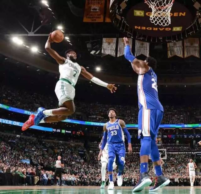 光投向了国 光投向了国